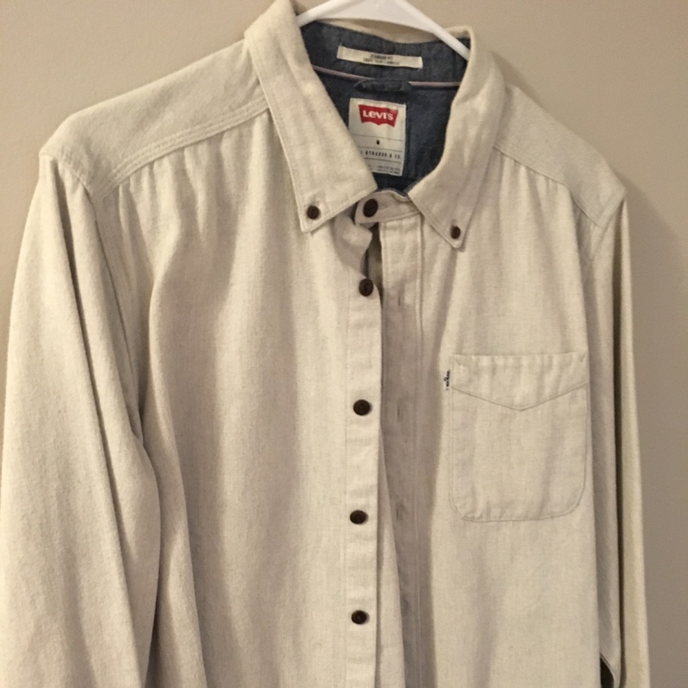 Levy’s thick shirt